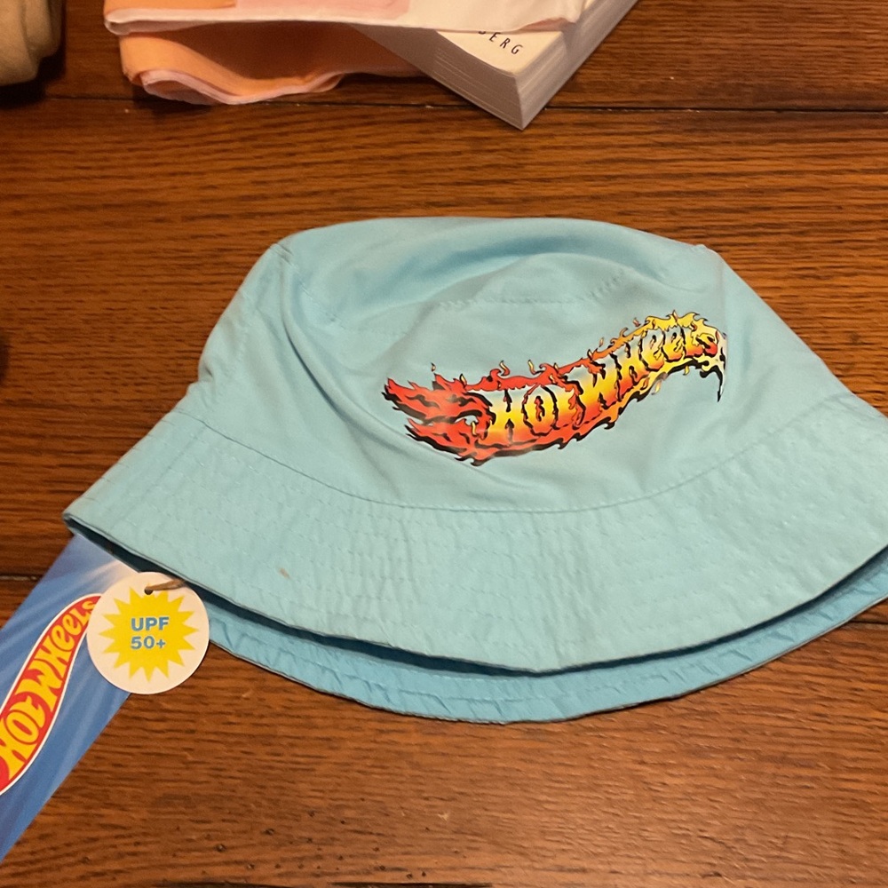 NWT boys hot wheels bucket hat